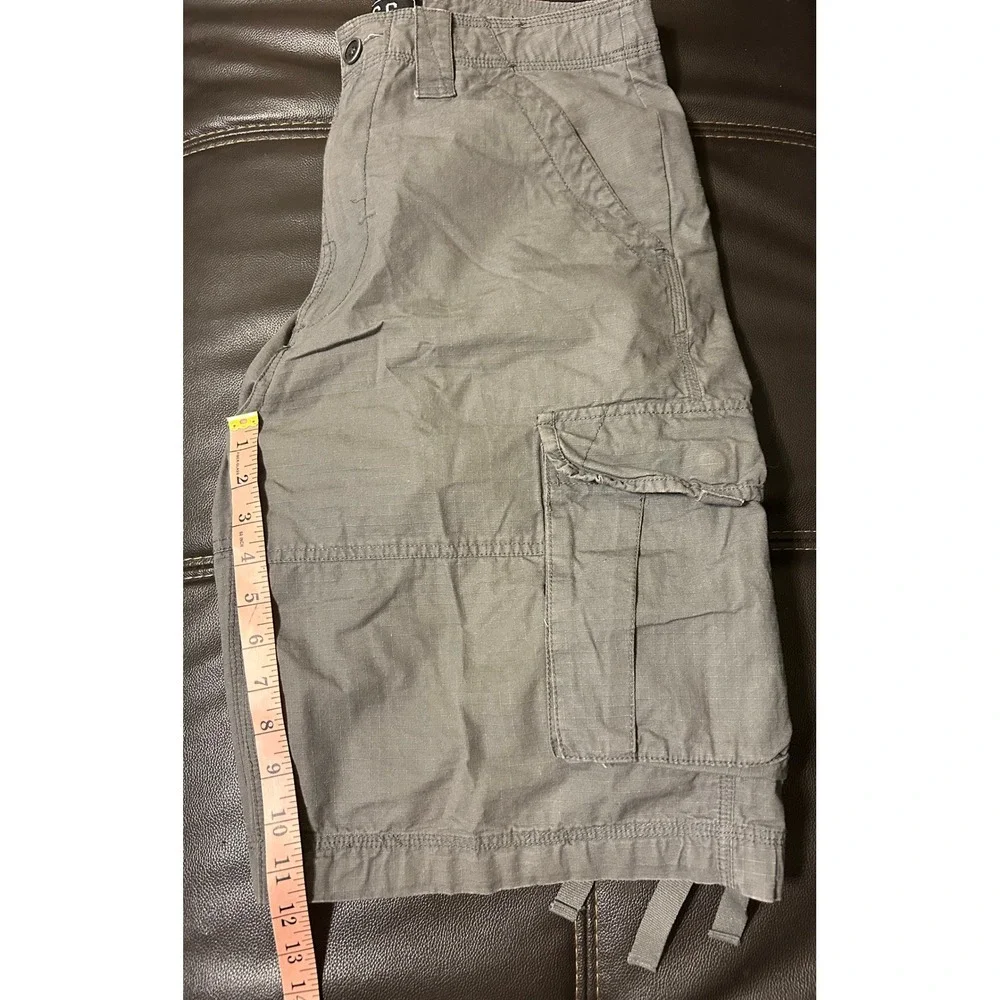 VTG Y2K Champs Sports Gear Gray Cargo Shorts. Men's Size 32x12.
